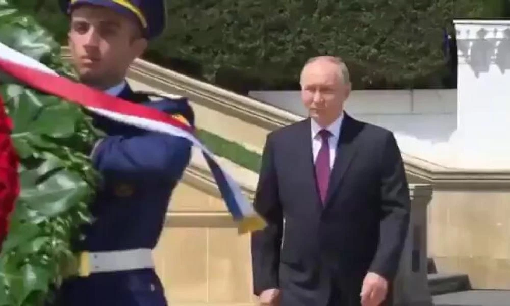Έξαλλοι οι Αρμένιοι-Κατάθεση στεφάνου του Πούτιν στους πεσόντες Αζέρους στον πόλεμο του Ναγκόρνο